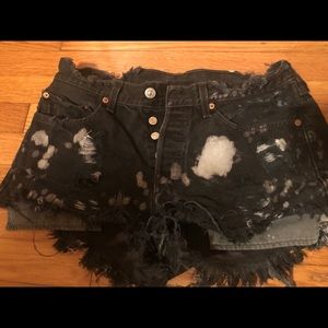 High waisted Levi black shorts